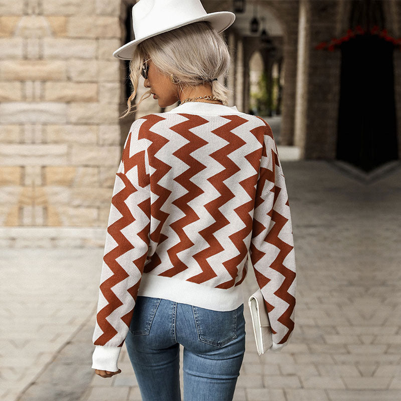 Loose long sleeved sweater for women